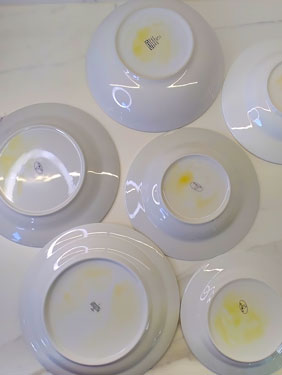 borden getest op lood, resultaat is geel, de borden bevatten geen lood